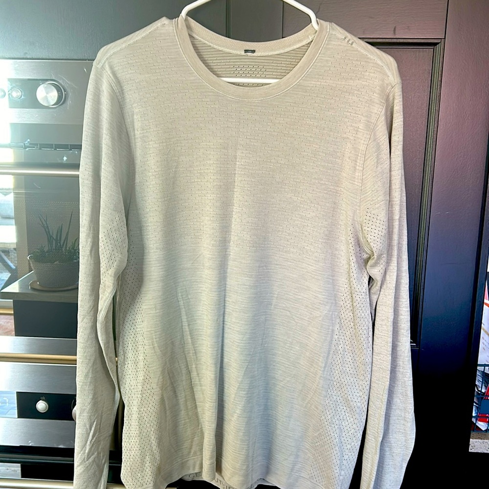 Lululemon long sleeve. size M. barely worn